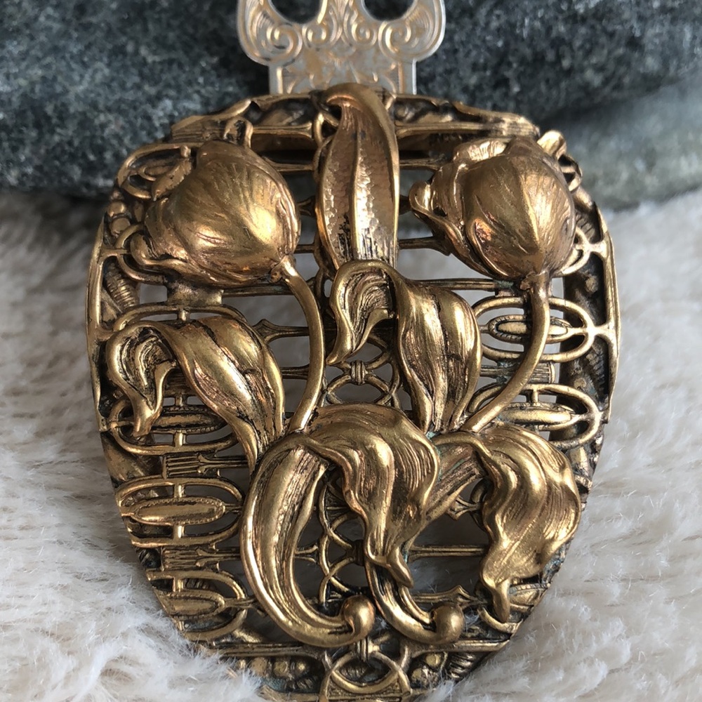 Art Nouveau Deco Brass Repousse Filigree German Style Dress Clip - Picture 4 of 17